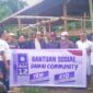 Caleg Partai PAN Yopi Rante Maliku foto bersama denganwarga usai pemasangan Lampu di Gereja Cabang Kebaktian Balebo, kelompok Tete' Tallunglipu.(ist)