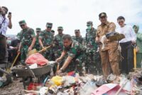 Kasad didampingi oleh Pangdam XIV/Hasanuddin Mayjen TNI Dr. Totok Imam Santoso, S.I.P., S.Sos., M.Tr (Han)., bersama sejumlah pejabat utama (PJU) TNI AD, Forkopimda Sulsel dan Pemda Bantaeng. Foto (ist)