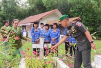 Dandim 1414/TTR, Letkol Arm Bani K. Sepang bersama jajarannya, Ziarah Ke TMP Buntu Lepong, di Taman Makam Pahlawan Buntu Lepong, Kecamatan Rantepao, Kabupaten Toraja Utara, Senin (08/01/2024). Foto Dok: Handover