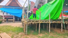 Tim Resmob membongkar arena yang bakal dijadikan tempat judi sabung ayam di Lembang Tokesan, Kecamatan Sangalla Selatan, Kabupaten Tana Toraja, Provinsi Sulawesi Selatan, Jumat (09/02/2024) siang. Foto Dok: Handover.