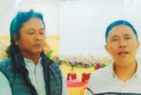 Pembina Damai Community (Komunitas Pecinta Damai) Ir. Yunan Yunus Kadir (kiri) didampingi Ketua tim Terry Batti, S.Sos., (kanan) saat menyampaikan pesan moril kepada kedua calegnya di gedung serba guna Jayata, di Kelurahan Tampo Tallunglipu, Kecamatan Tallunglipu, Kabupaten Toraja Utara, Sulawesi Selatan, Senin 5 Februari 2024. Foto Dok: (Erlinuddin/inspirasipos.com).