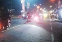 Relawan Kipra bersama kaum milenial Toraja Utara terlihat melakukan konvoi sambil membawa bendera Gerindra. Hal itu sebagai bentuk rasa syukur atas kemenangan Prabowo-Gibran. Konvoi tersebut mengelilingi Kota Rantepao melewati Alun-alun kota, Rabu (14/02/24) jelang tengah malam. Foto Dok:(Jamaluddin/inspirasipos.com).
