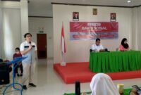 Dirut RS. Elim Rantepao, Dokter Adrian Benedict Wijaya (kiri) saat membuka kegiatan bakti sosial nasional kemerdekaan di Aula Kantor RS. Elim Rantepao Lt.3, Kecamatan Rantepao, Kabupaten Toraja Utara, Sulsel, Jumat (18/8/2023) pagi. Foto Dok:(Erlin/inpirasipos.com)