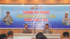 Kegiatan Latpra Ops dibuka langsung oleh Wakapolres Toraja Utara AKBP Marthen Buttu didampingi Kabag Ops Kompol Marthen Tangallo di ruang pertemuan Polres Torut, Jumat, (01/03/2024). Foto Dok:(Arnol/humas Polres Torut).