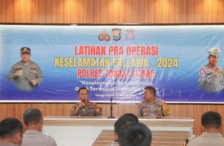 Kegiatan Latpra Ops dibuka langsung oleh Wakapolres Toraja Utara AKBP Marthen Buttu didampingi Kabag Ops Kompol Marthen Tangallo di ruang pertemuan Polres Torut, Jumat, (01/03/2024). Foto Dok:(Arnol/humas Polres Torut).