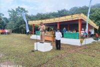 Bupati Toraja Utara, Yohanis Bassang, S.Pd saat membuka kegiatan Bupati Cup IV di Lapangan Masayo, Kelurahan Buangin, Kecamatan Rantebua, Kabupaten Toraja Utara, Senin (25/03/2024) pagi. Foto Dok:(Erlin/inspirasipos.com) 