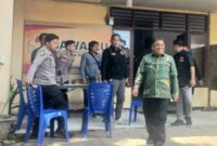 Ombas tiba di kantor Bawaslu Toraja Utara untuk memberi klarifikasi terkait mutasi atau pelantikan 147 pejabat ASN lingkup Pemkab Torut yang lalu. Ombas juga memberi klarifikasi ke pihak Gakkumdu setempat. Foto: Ist