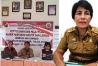 Acara Penyuluhan dan Pelatihan Kader Posyandu Balita dan Lansia di Lembang Awa Kawasik, Kecamatan Balusu, Kabupaten Toraja Utara, dibuka Kadis PML, Simbong Ranggina (kanan). Foto Dok:(Matius Mandarit/inspirasipos.com).