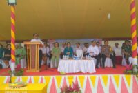 Bupati Torut Yohanis Bassang saat membuka kegiatan Jambore PKK ke-52 se-Kabupaten Toraja Utara di Lapangan Buntu Datu, Lembang Pitung Penanian, Kecamatan Rantebua, Kabupaten Toraja Utara, Rabu (4/09/2024). Foto Dok: Redaksi.