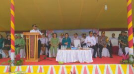 Bupati Torut Yohanis Bassang saat membuka kegiatan Jambore PKK ke-52 se-Kabupaten Toraja Utara di Lapangan Buntu Datu, Lembang Pitung Penanian, Kecamatan Rantebua, Kabupaten Toraja Utara, Rabu (4/09/2024). Foto Dok: Redaksi.
