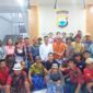Kepala Lembang Karua, Tokoh masyarakat, Tokoh Pemuda dan ditemani pengacara usai melaporkan SP di Sentra Pelayanan Kepolisian Terpadu (SPKT) Polres Torut, pada Sabtu (19/10/2024). Foto Dok: Arlin/inspirasipos.com.