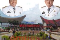 Bupati Torut Yohanis Bassang, S.E., M.Si. dan
Wakil Bupati Torut Frederik Victor Palimbong, S.T., M.Ak, kala itu. Mereka berdua menjabat sejak 26 April 2021 periode 2021–2024. Nampak kota Alun-alun Rantepao salah satu Mahakarya mereka berdua saat menahkodai Toraja Utara. Foto Dok: Redaksi.
 