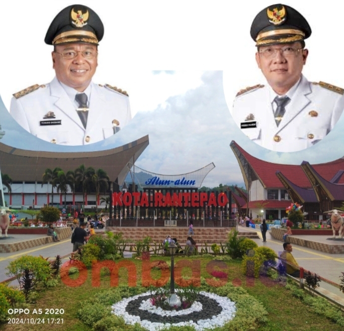 Bupati Torut Yohanis Bassang, S.E., M.Si. dan
Wakil Bupati Torut Frederik Victor Palimbong, S.T., M.Ak, kala itu. Mereka berdua menjabat sejak 26 April 2021 periode 2021–2024. Nampak kota Alun-alun Rantepao salah satu Mahakarya mereka berdua saat menahkodai Toraja Utara. Foto Dok: Redaksi.
 