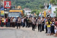 Pihak TNI-Polri dan Satpol PP kawal eksekusi objek sengketa lahan di Japal, Kecamatan Rantepao, Kabupaten Toraja Utara, Sulawesi Selatan, Jumat (20/12/2024) pagi. Foto Dok: Ist.