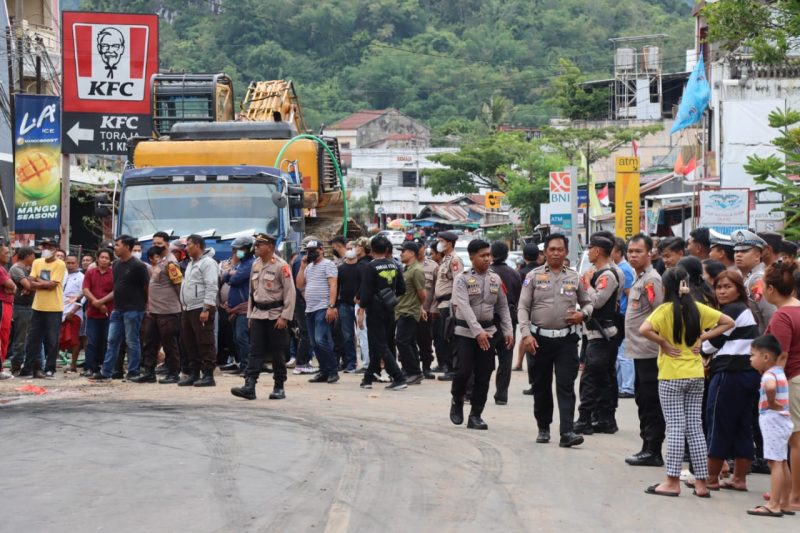 Pihak TNI-Polri dan Satpol PP kawal eksekusi objek sengketa lahan di Japal, Kecamatan Rantepao, Kabupaten Toraja Utara, Sulawesi Selatan, Jumat (20/12/2024) pagi. Foto Dok: Ist.