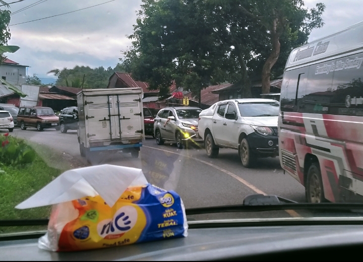 Pantauan awak media saat melintas di wilayah Rantelemo, Kabupaten Tana Toraja, Selasa (23/12/2024) sore.