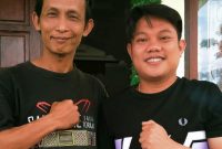 Pengusaha Muda Asal Papua yang juga Owners SPBU Ba'tan, Atto Sampebuntu foto bersama Pempred inspirasipos.com, Arlin Jum'at (3/01/2025). Foto Dok: Redaksi/inspirasipos.com.