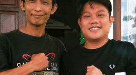 Pengusaha Muda Asal Papua yang juga Owners SPBU Ba'tan, Atto Sampebuntu foto bersama Pempred inspirasipos.com, Arlin Jum'at (3/01/2025). Foto Dok: Redaksi/inspirasipos.com.