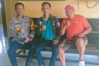 Kapolsek Bumi Raya, Iptu Amir Amsah (kiri), Pempred media koran online transtribun.com dan Pempred media koran online inspirasipos.com di Mapolsek Bumi Raya, Morowali Utara, Sulteng, Senin (17/03/2025). Foto Dok: Redaksi 