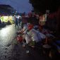 Begini kondisi  di jalan Abd Gani pasar pagi Rantepao, hingga sebagai badan jalan tertutup oleh tumpukan sampah yang berserakan, Selasa (4/3/2025) subuh.
