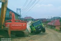 Sebuah Truk Hino mengalami laka tunggal di dusun III di Jalan Trans Sulawesi, Kabupaten Morowali. Foto Dok: (inspirasipos.com).