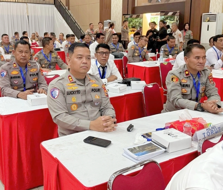 Nampak Kapolres Torut, didampingi Kabag Ops dan Kasatlantas hadiri kegiatan Gelar Operasional Triwulan I Tahun 2025 yang dilaksanakan di Aula Mappaoddang, Mapolda Sulawesi Selatan, Senin (28/04/2025). Foto Dok: Ist.