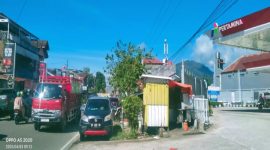 Suasana depan pintu SPBU Karassik terpantau ramai lancar, Kamis (03/04/2025) sore. Foto Dok: Redaksi.