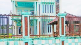 Begini tampak depan rumah sultan yang siap dipasarkan dengan harga Rp1,8 Miliar. Foto Dok: Handover.