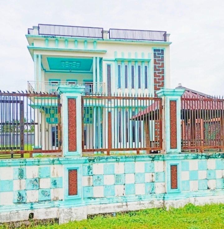 Begini tampak depan rumah sultan yang siap dipasarkan dengan harga Rp1,8 Miliar. Foto Dok: Handover.