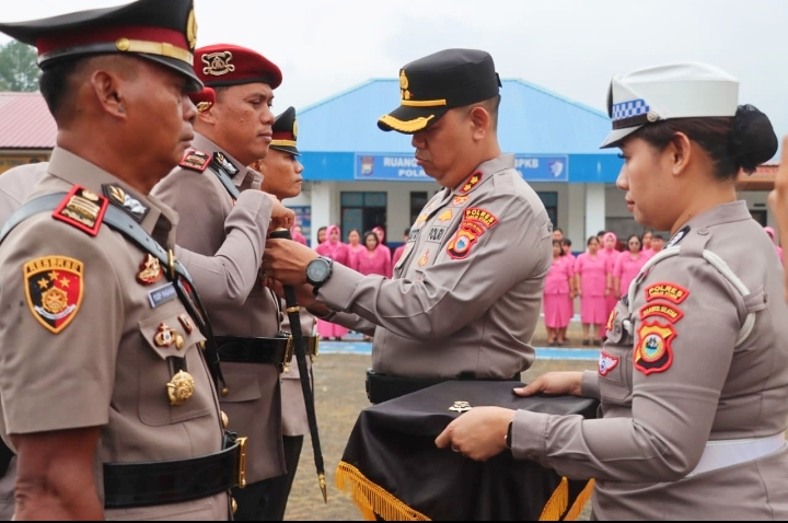 Sertijab di halaman Polres Toraja Utara. Foto Dok: Ist.