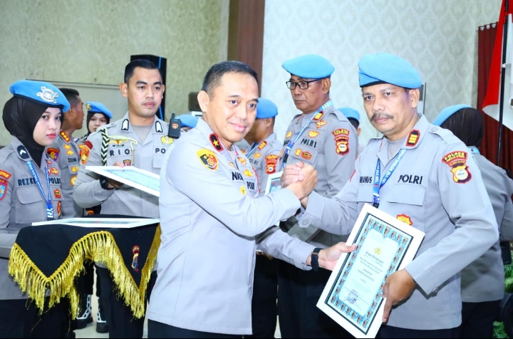 Polres Torut terima penghargaan nominasi terbaik kategori pelanggaran terminim. Foto Dok: Handover