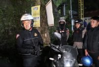 Kapolres Torut AKBP Luckyto sedang melakukan patroli keliling di tempat ibadah. Foto Dok: Ist.