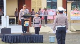 Kapolres Toraja Utara AKBP Stephanus Luckyto A.W, S.I.K., S.H., M.Si, pimpin upacara kenaikan pangkat di halaman Polres Toraja Utara, Rabu (02/07/2025) pagi.