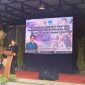 Anggota komisi X DPR-RI Fraksi Nasdem Dapil Sulsel III, Eva Stevany Rataba, SH menyampaikan kata sambutan sebelum menyerahkan secara simbolis bantuan Program Indonesia Pintar (PIP) Tahun 2025, pada Senin (28/07/2025) siang. (Foto.Dok:Redaksi).