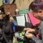 Nampak Satresnarkoba Polres Torut Kanan saat mengeledah pelaku dan menemukan barang bukti berupa Narkoba Jenis Sabu-sabu. Foto Dok: Humas.