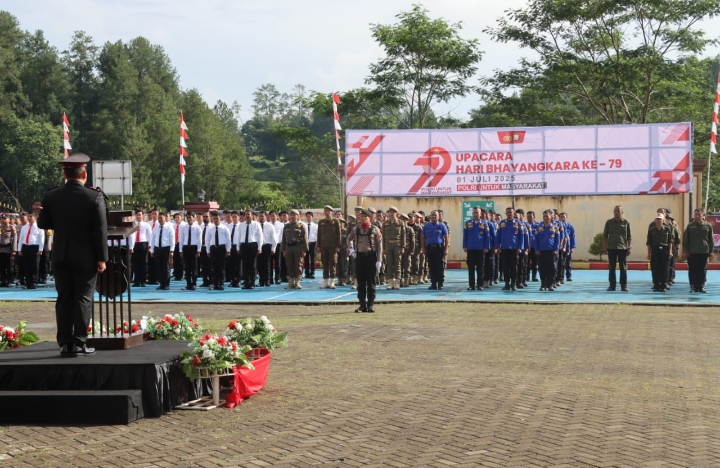 Upacara HUT Bhayangkara berlangsung Hidmat di halaman Polres Torut. Foto Dok: Ist