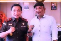 Aktivis antikorupsi terkemuka Sulawesi Selatan, Djusman foto bareng kejaksaan Soppeng. (Foto.Dok: istimewa).
