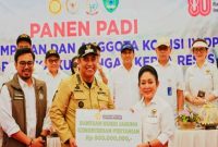 Ketua Komisi IV DPR RI, Siti Hediati Hariyadi atau Titiek Soeharto bersama Mentan RI, Amran Sulaiman. Foto Dok: Istimewa.