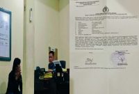Benyamin Kunne terduga korban saat melayangkan laporannya di SPKT Polres Palopo pada Selasa (19/08/2025) terkait 1 unit mobil truk miliknya diduga dirampas oleh Debt Collector dari PT. SMS Finance. Foto Dok: Istimewa.