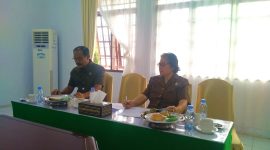 Ketua DPRD Toraja Utara, Hermin S. Matandung, (kanan) didampingi wakil ketua komisi. Foto Dok: Redaksi/inspirasipos.com