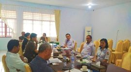 Suasana di ruangan Komisi 2 saat direktur Perumda Air Minum, Moses Limbongan, memberikan klarifikasi dihadapan para Anggota Dewan terkait adanya tudingan bahwa dirinya pernah merendahkan DPRD, Pada, Rabu (20/08/2025). Foto Dok: Arlin/inspirasipos.com