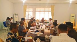 Anggota DPRD Toraja Utara dari Fraksi Partai Golkar, Kalvin Para’pak bersama anggota komisi 2 saat menyampaikan masukan kualitas layanan air Perumda yang perlu dibenahi. Foto Dok: Redaksi/inspirasipos.com