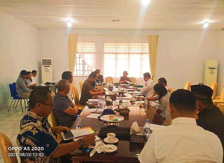 Anggota DPRD Toraja Utara dari Fraksi Partai Golkar, Kalvin Para’pak bersama anggota komisi 2 saat menyampaikan masukan kualitas layanan air Perumda yang perlu dibenahi. Foto Dok: Redaksi/inspirasipos.com