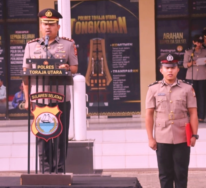 Kapolres Toraja Utara, AKBP Stephanus Luckyto AW, SIK, SH, MSi bertindak sebagai Inspektur Upacara. Foto Dok: Humas.