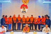 KPK mengumukan sejumlah tersangka hasil Operasi Tangkap Tangan (OTT), 10 Orang Lainnya Resmi Jadi Tersangka di gedung KPK-RI Jumat (22/8/2025). Foto Dok: Istimewa.
