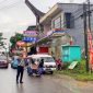 Anggota Satlantas Polres Toraja Utara tengah melakukan pengaturan Lalin demi menjaga keselamatan dan kelancaran pengguna jalan yang melintas di poros Rantepao-Bolu. Foto Dok: Ist