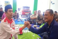 Nampak salam komando ketua umum  Samsuri, S.Pd.I., M.A, saat gelar halal bihalal bersama para pengurus dan handai taulan di kediamannya, pada Selasa (08/07/2025) beberapa waktu lalu.