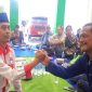 Nampak salam komando ketua umum  Samsuri, S.Pd.I., M.A, saat gelar halal bihalal bersama para pengurus dan handai taulan di kediamannya, pada Selasa (08/07/2025) beberapa waktu lalu.