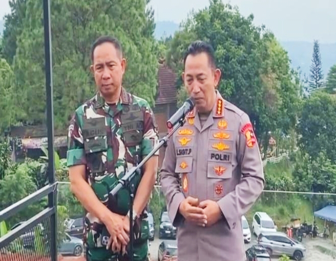 Panglima TNI Jenderal Agus Subiyanto bersama Kapolri Jenderal Listyo Sigit Prabowo saat memberikan keterangan pers di Bogor, Jawa Barat, Sabtu (30/8/2025). Foto Dok: Ist