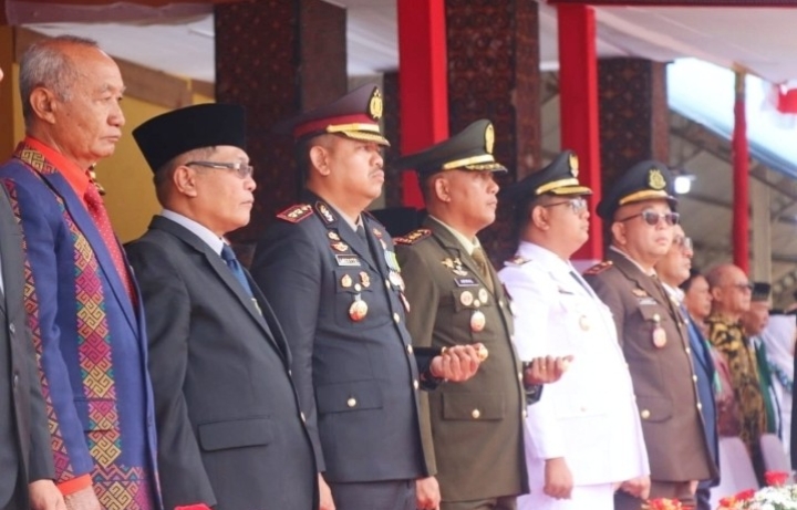 Kapolres Toraja Utara, AKBP Stephanus Luckyto AW, SIK, SH, MSi, saat menghadiri kegiatan upacara HUT RI ke-80 di lapangan Bakti Rantepao, Kecamatan Rantepao, Kabupaten Toraja Utara, pada Minggu (17/08/2025) pagi. Foto Dok: Ist.